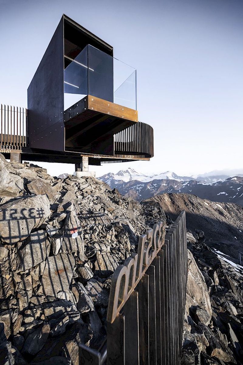 Ötzi Peak 3251m on the Schnalstal Valley Glacier in South Tyrol | NOA Architects 