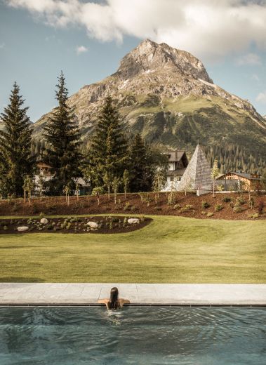 Alpine Swimming poool | Luxury hotel Arlberg in Lech, Austria