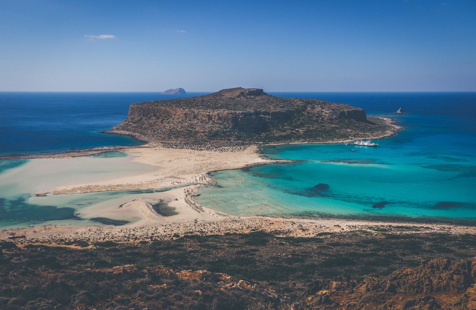 Beautiful Beaches in the Greek Cyclades | Travel Guide to the Aegean