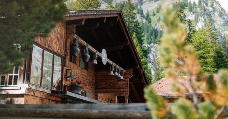Chalet Arva – A Secluded Swiss Alpine Retreat by Lake Oeschinen /Oeschinensee 