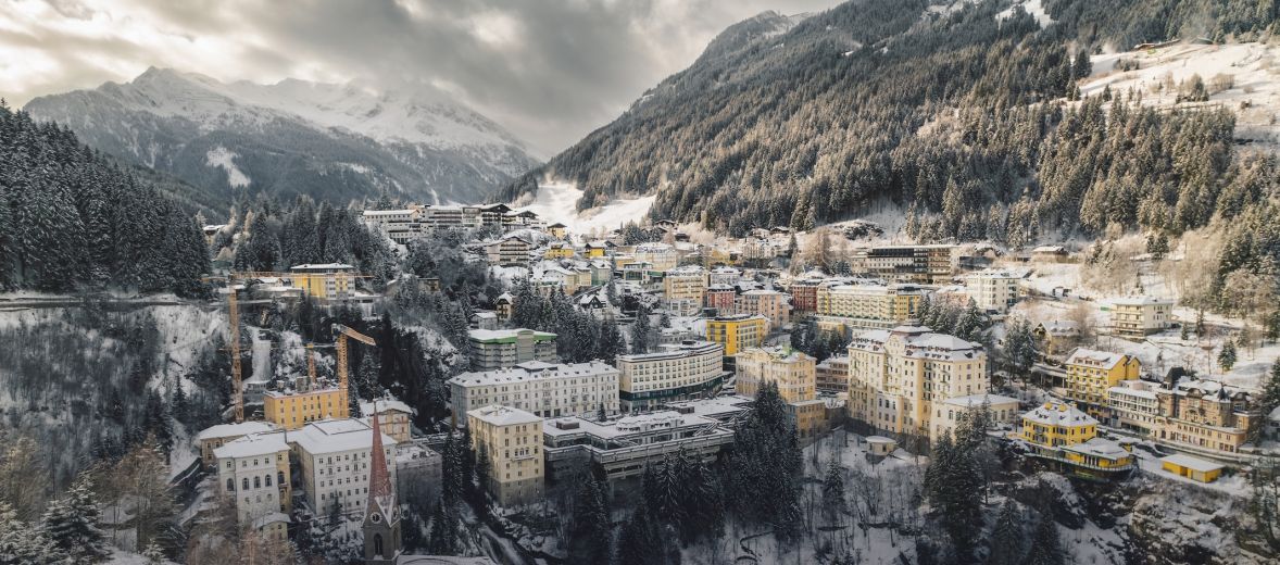 Miramonte Hotel Bad Gastein - view overlooking the valley and mountains