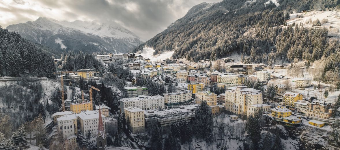 Miramonte Hotel Bad Gastein - view overlooking the valley and mountains