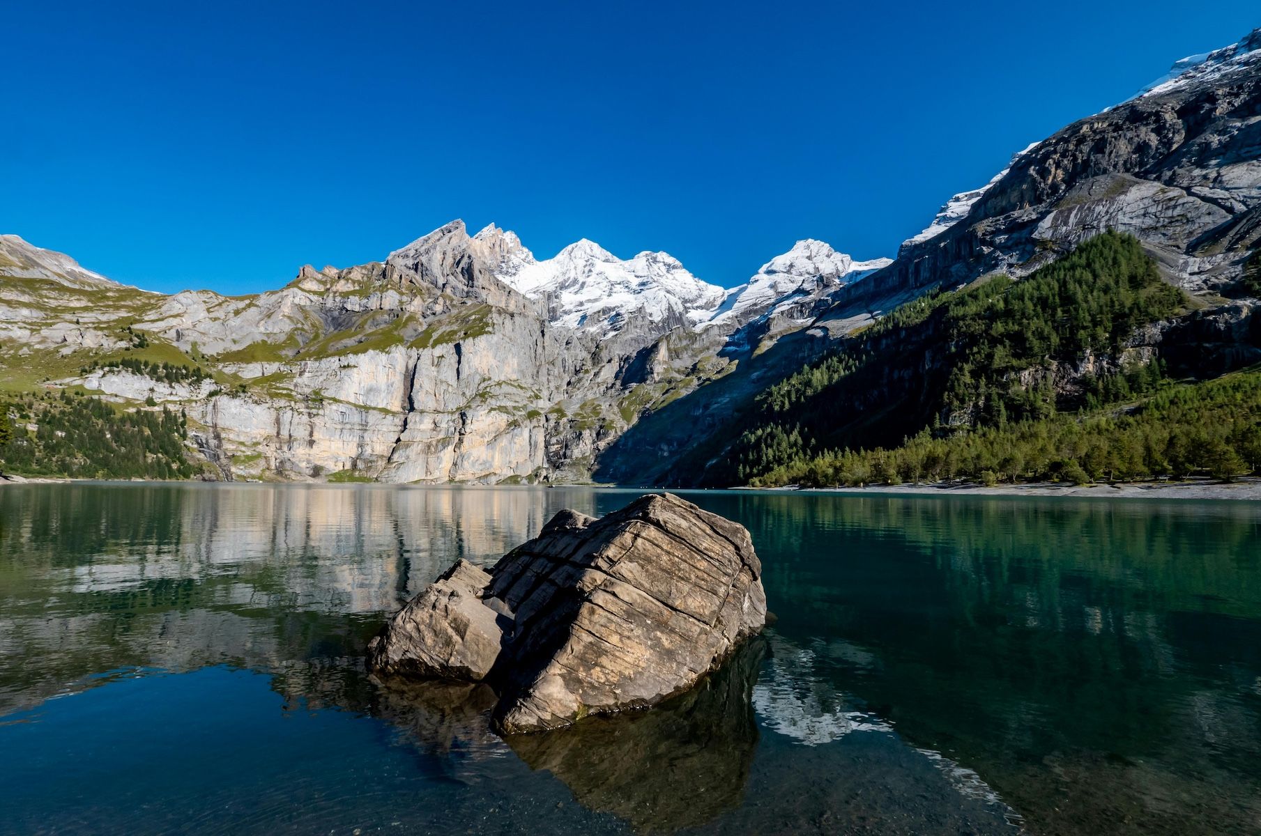 Chalet Arva – A Secluded Swiss Alpine Retreat by Lake Oeschinen /Oeschinensee 
