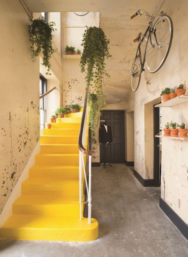 Custom Lane in Edinburgh’s port-town, Leith, is a collaborative platform at heart, a buzzing hub to the communities of design and hotbed of culture for the very best of Design in Scotland. Inside, GRAS
