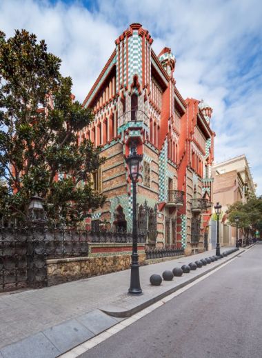 Casa Vicens Barcelona by Antoni Gaudí, facade, catalan achitecture,tiles   Casa Vicens Gaudi | Guide to Barcelona | The Aficionados 