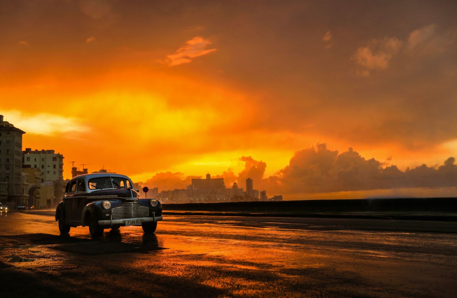 Sunset orange over Havana, Cuba | Visit & Stay in Havana | Travle Guide & Tips 