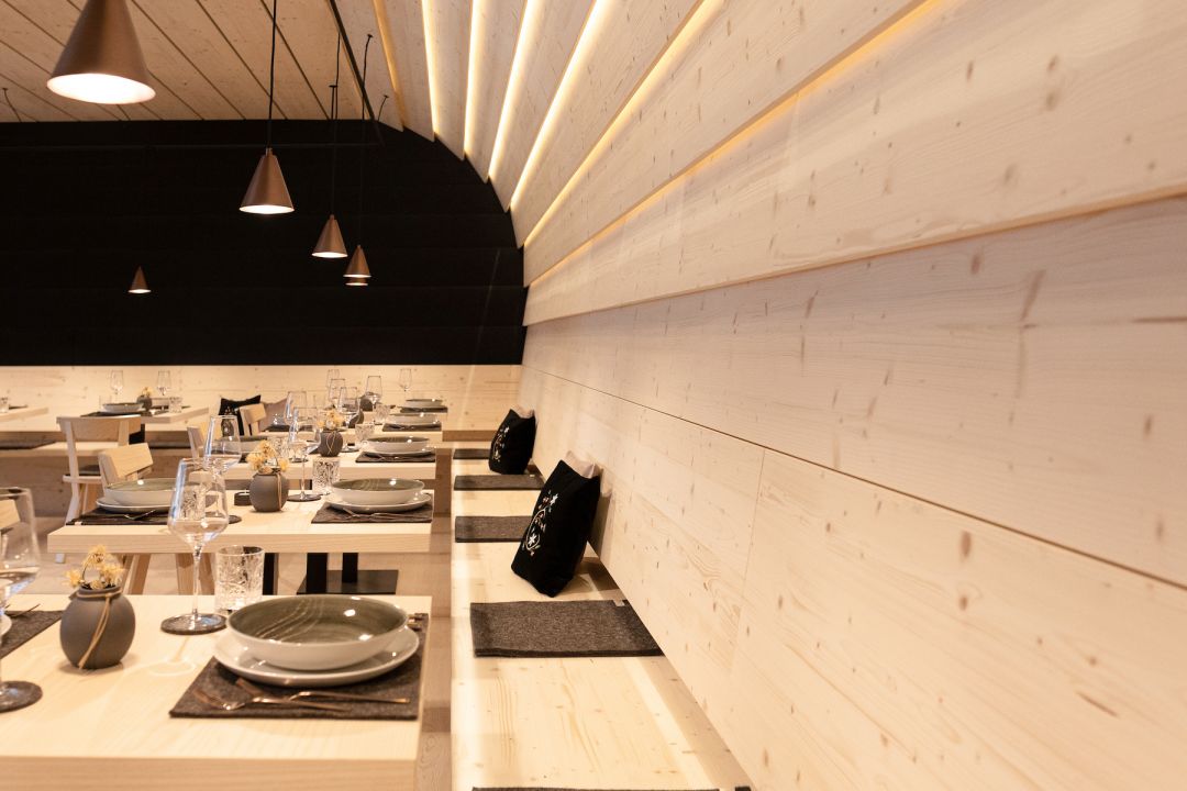 Blonquette Seating Restaurant Design in timber | Amrai Suites Montafon | Luxury Boutique Hotel Accommodation | Design by Alpstein | New Design Hotel in Schruns, Montafon, Vorarlberg Austria | The Aficionados  