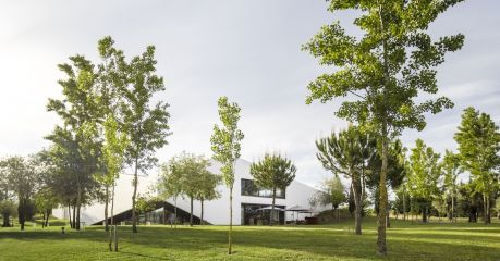 L'AND Vineyards Hotel & Spa | Wine Hotels in Montemor-o-Novo, Alentejo, Portugal | Desinged by Márcio Kogan of Studio MK27