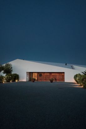 L'AND Vineyards Hotel & Spa | Wine Hotels in Montemor-o-Novo, Alentejo, Portugal | Desinged by Márcio Kogan of Studio MK27