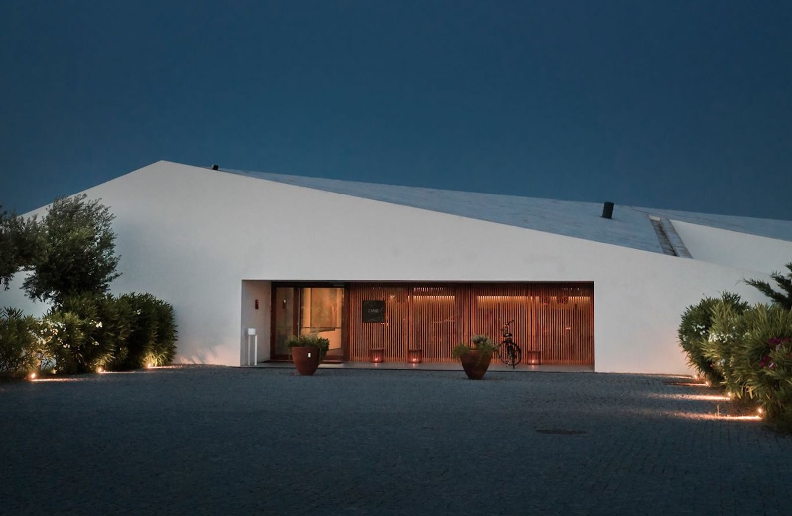 L'AND Vineyards Hotel & Spa | Wine Hotels in Montemor-o-Novo, Alentejo, Portugal | Desinged by Márcio Kogan of Studio MK27