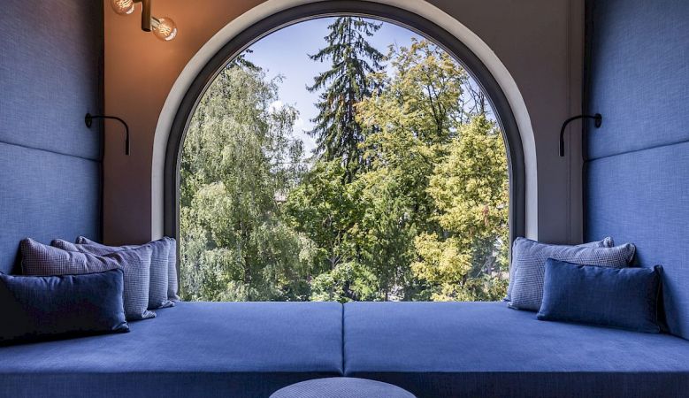 Gloriette Boutique Hotel Soprabolzano - Arched windows cased in blue cotton in South Tyrol designed by noa architects, overlooking the Dolomites