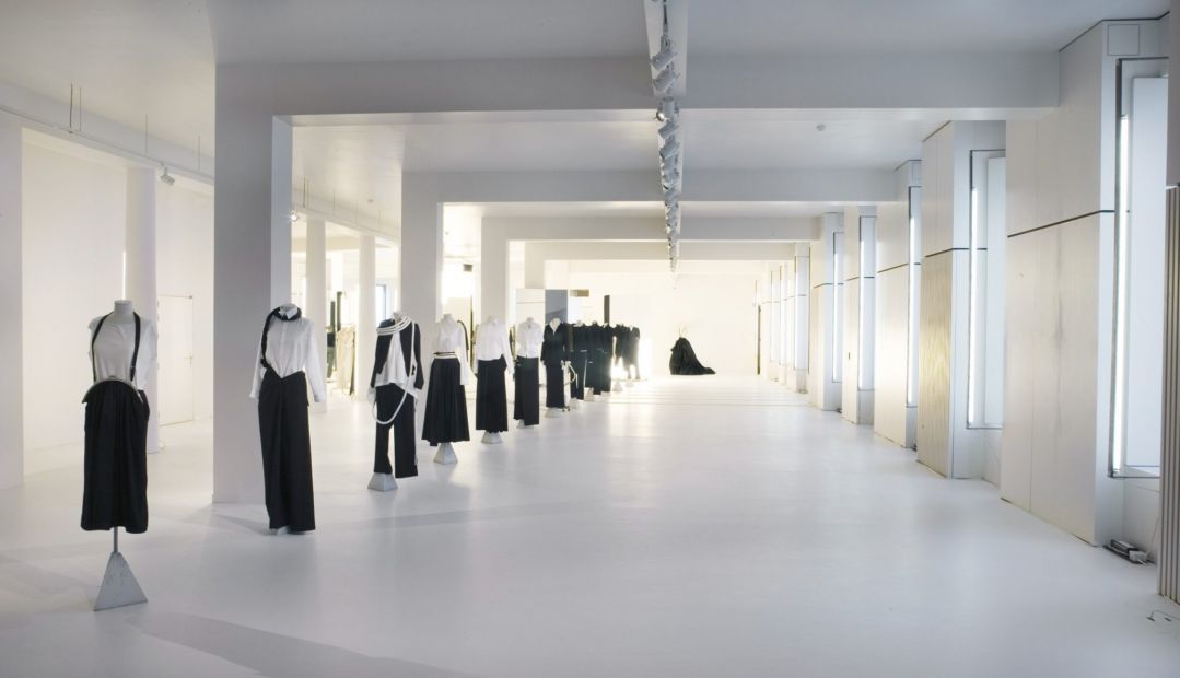 Dreamshop: Yohji Yamamoto (2006) Mosey MoMu – Antwerp’s renowned fashion museum.