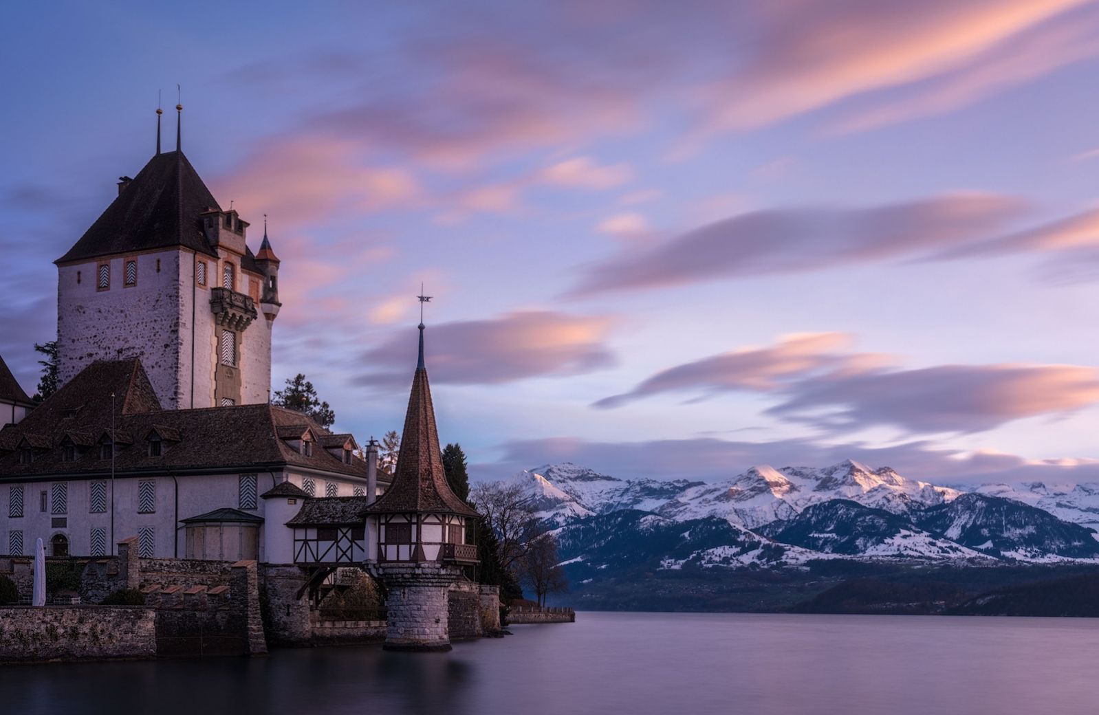 Thun, Lake Thunersee, Switzerland, mountains, Oberhofen castle, snow and sunset, photo by Samuel Ferrara
