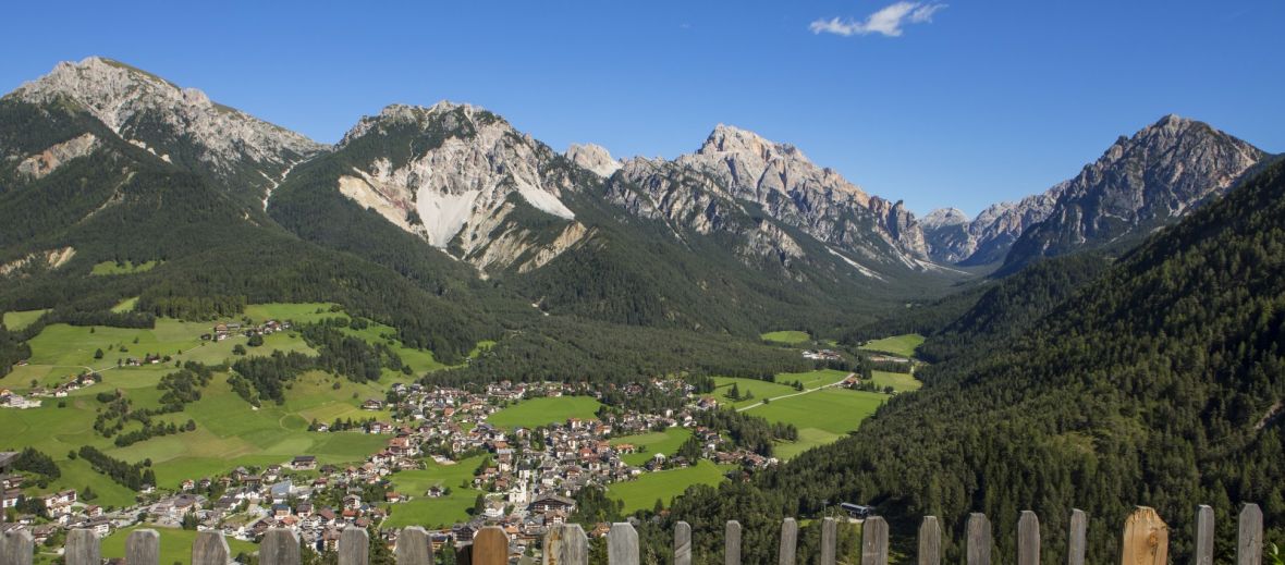 Photo of San Vigilio di Marebbe, the green valley and Dolomites