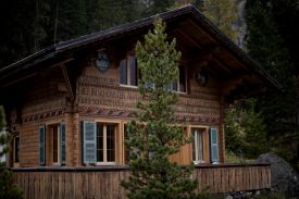 Chalet Arva – A Secluded Swiss Alpine Retreat by Lake Oeschinen /Oeschinensee 