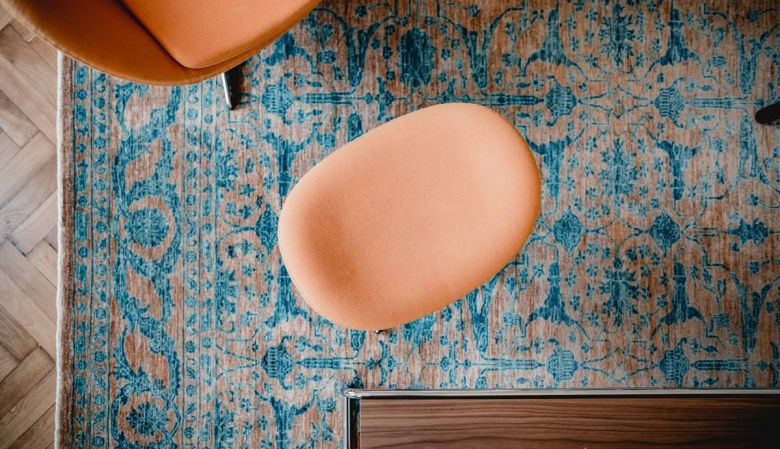 Egg Charir and Stool by Arne Jacobsen | UN Suite Altstadt Hotel Vienna