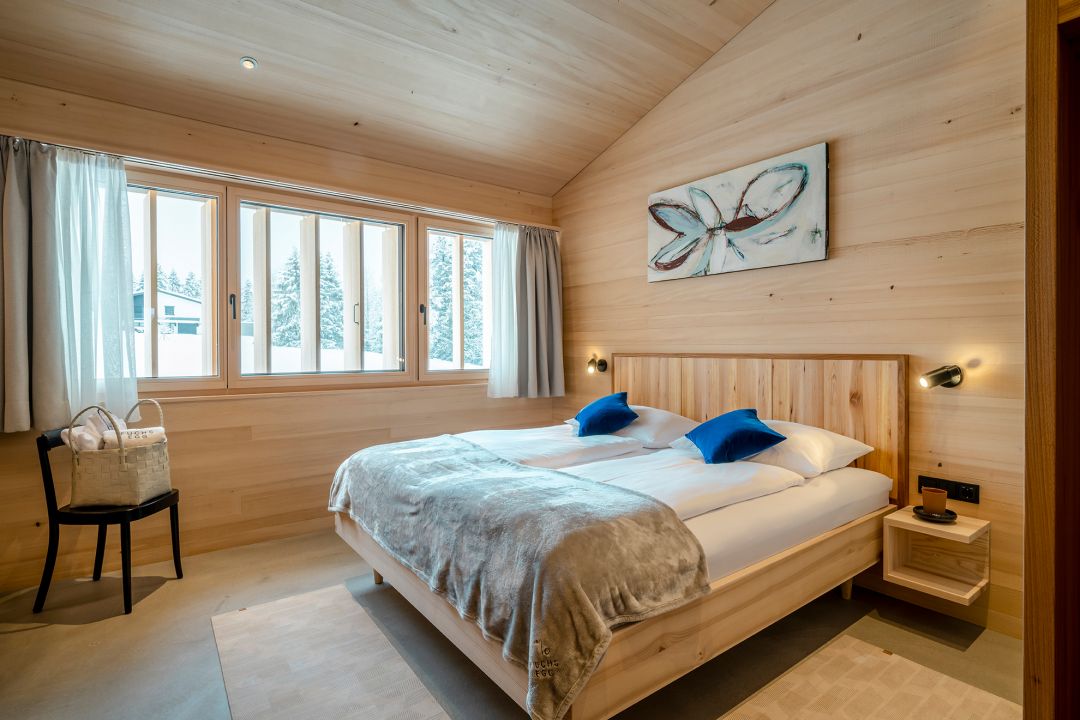 Modern contyemporary Hotel luxury bedroom in timber, aelm and ash traditinoal alpine interiors fo rthe modern traveller| Fuchsegg Eco Lodge, Bregenzerwald – Design Hotel in the Austrian Alps, Vorarlberg