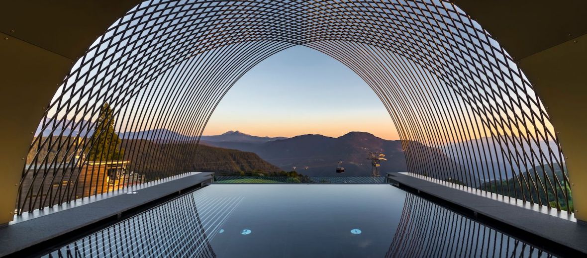 Gloriette Guesthouse Soprabolzano - Cantilevered Rooftop infinity pool in South Tyrol designed by noa architects, overlooking the Dolomites