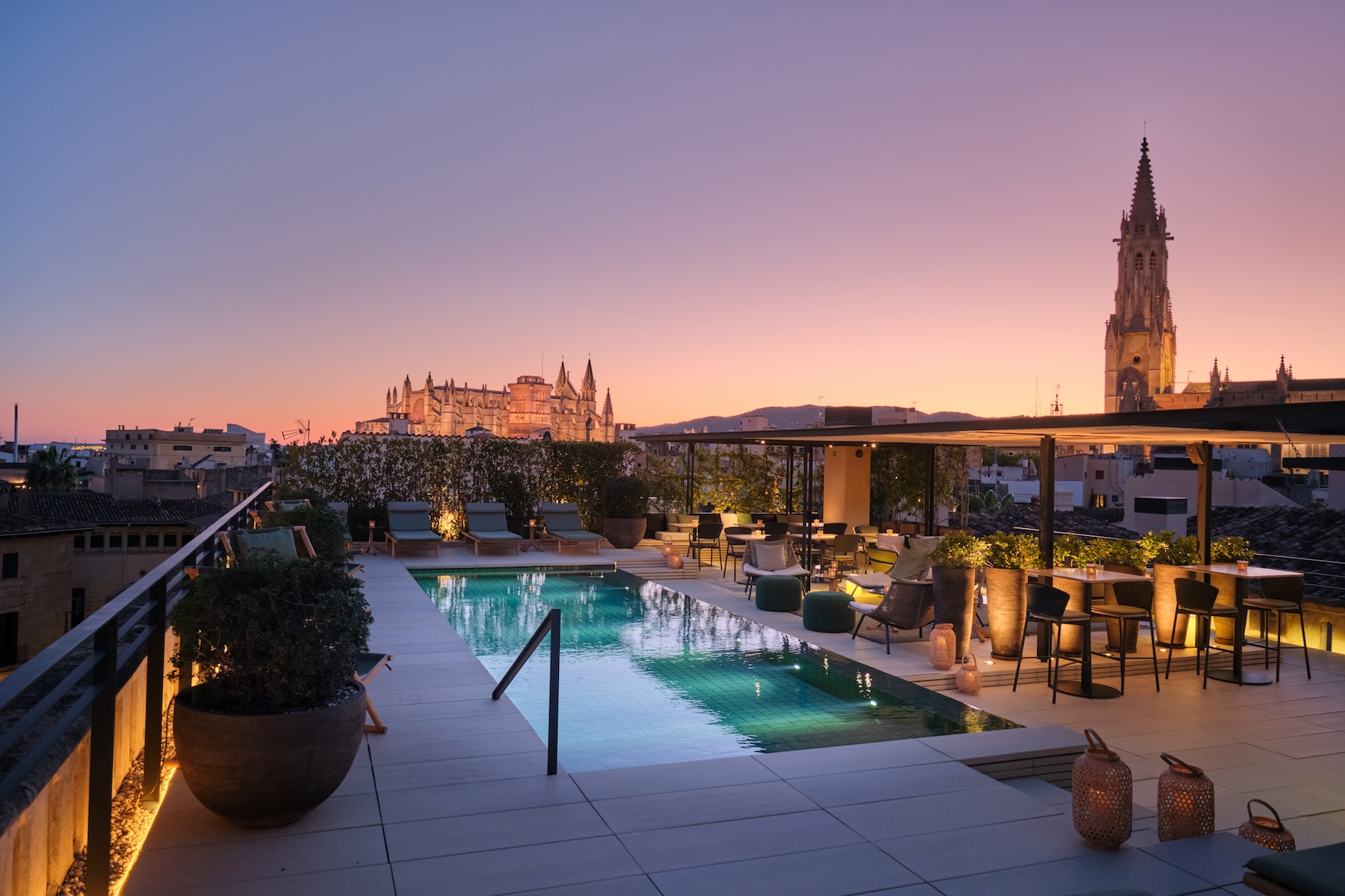 The rooftop pool at Sant Francesc at dusk, with La Seu and the old town skyline beyond | The Aficionados