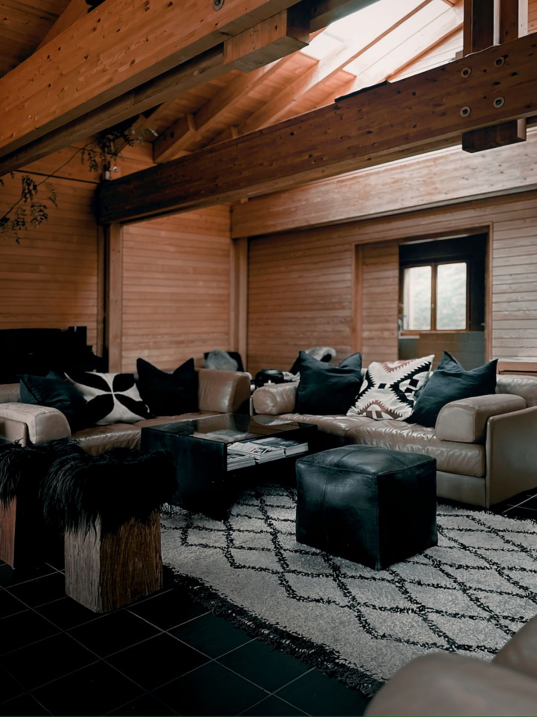 Peach Melba & Co: Peach Fuzz Design, Swiss Boutique Hotels and Alpine Colour Play