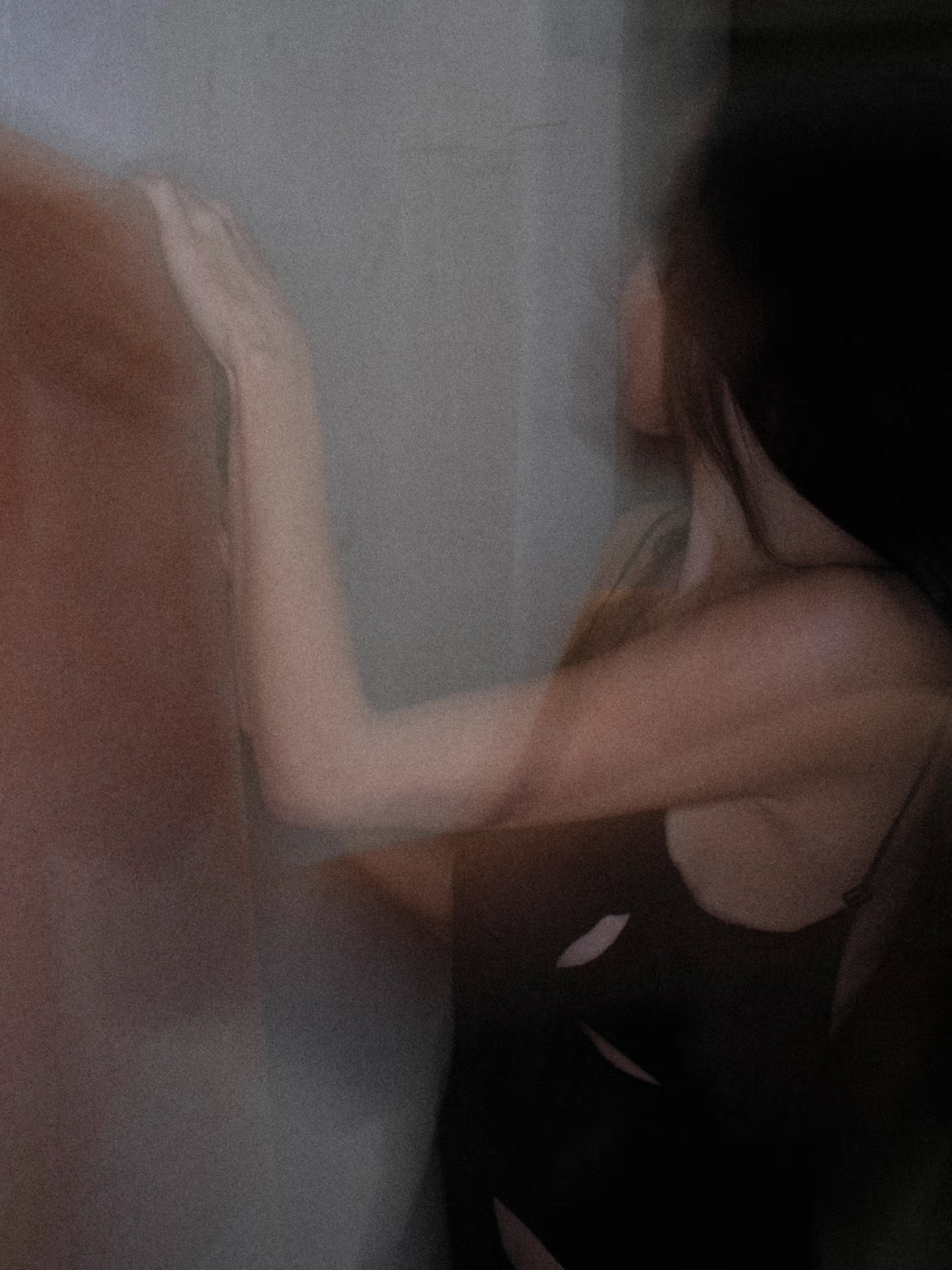 Close-up of Armadillo Marea hand-knotted wool rug with hand-carved gradients showing kinetic ripple texture in Clay colourway