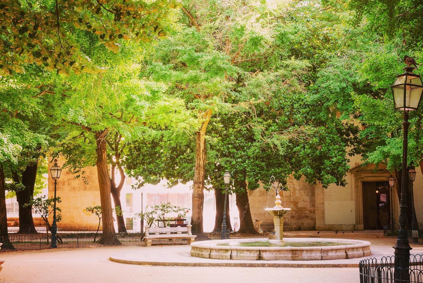 Lisbon Amoreiras Quarter: From Aqueduct Arches to Postmodern Towers