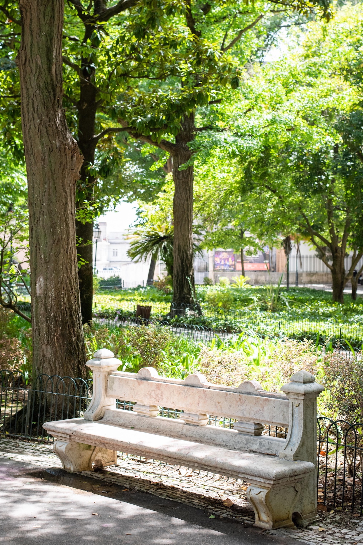 Lisbon Amoreiras Quarter: From Aqueduct Arches to Postmodern Towers