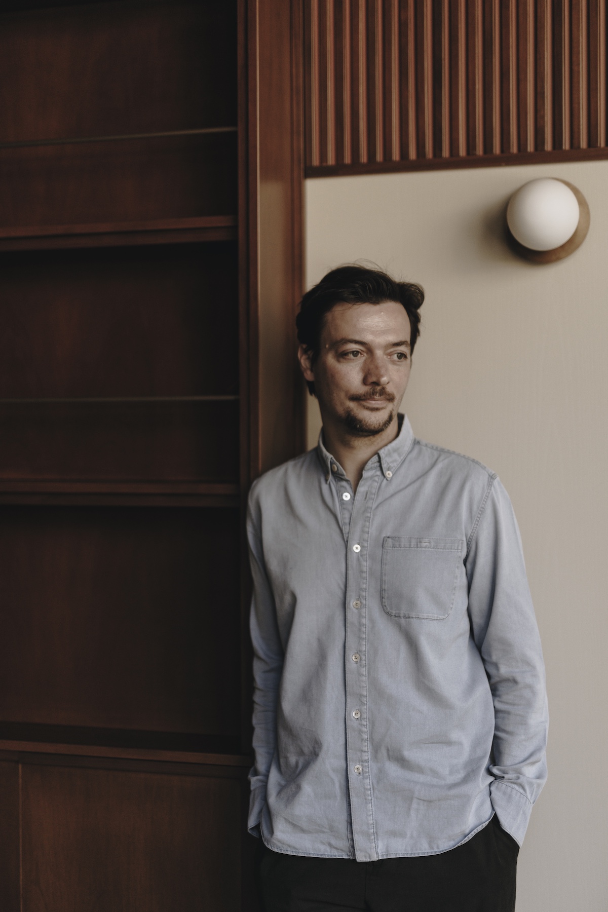 Klaus Dissertori | Standing against a wall | Creator of ATTO Hotels | Family Ties & Design Minds – Hotels, Style & Flavour Shaped by Kinship