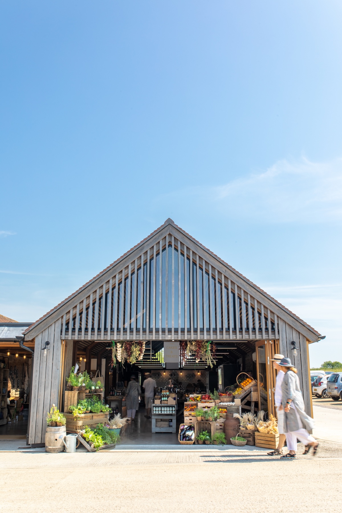 At Durslade Farm in Bruton, Hauser & Wirth Somerset fuses art, architecture and landscape with exhibitions, Piet Oudolf’s gardens, Roth Bar, Da Costa restaurant and farm shop: a cultural campus rooted in Somerset.