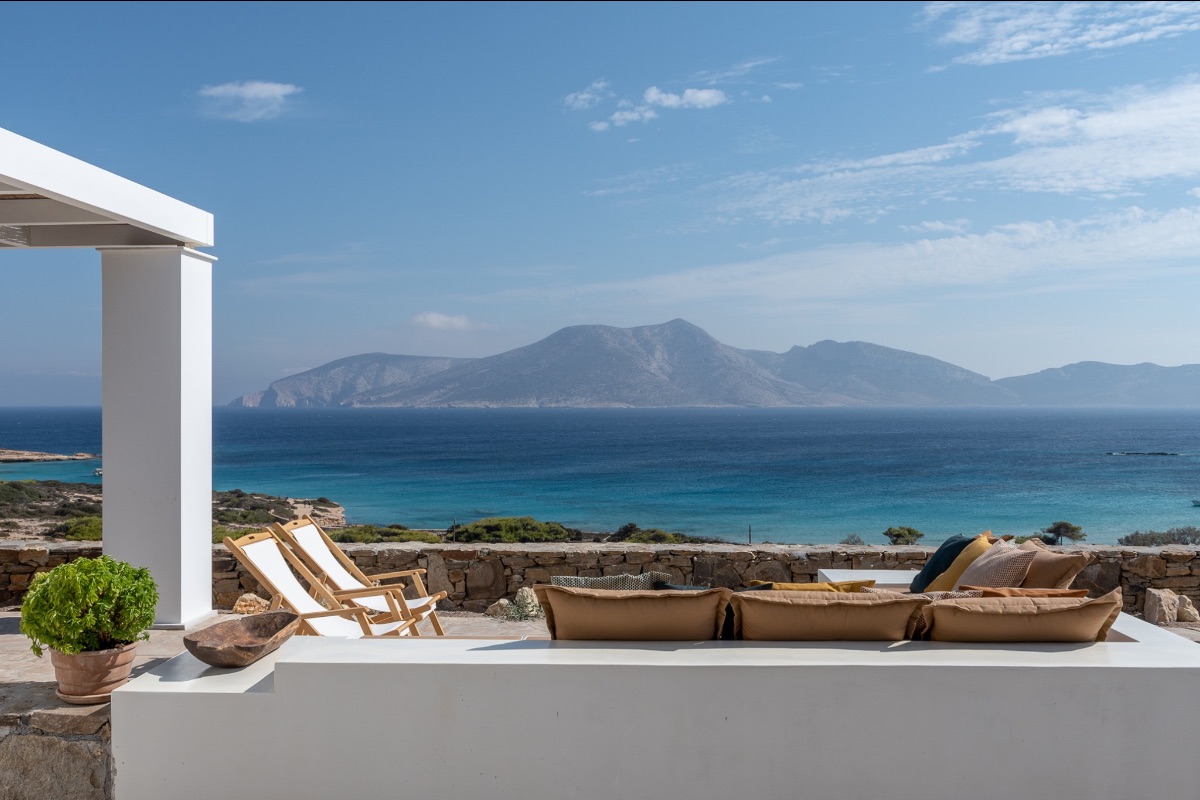 Blue Skies of Eros Keros Views to the Aegaen Sea White Cycladic House. | Design Hotels and Boutique Hideaways: From the Alps to Alentejo | Hotel News 