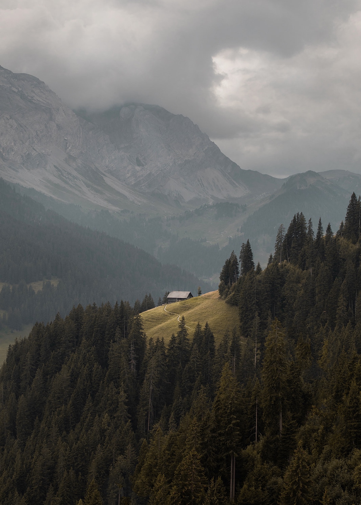 Discover Wildstrubel, Lohner and Bunderspitz above Adelboden. A poetic Alpine guide to hiking, history and perspective in Switzerland’s Bernese Oberland.