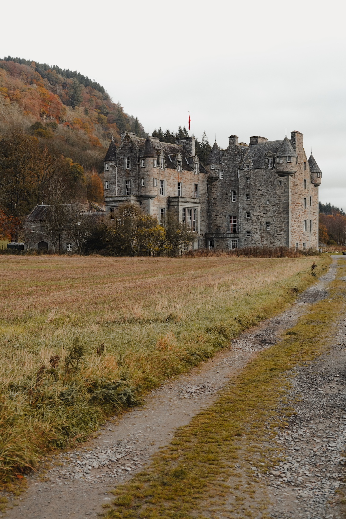 Old Castles of Scotland | Highland Heritage in Perthshire |Explore Crieff in Perthshire – a Highland town of whisky, design, nature and boutique stays. Discover culture, trails and bold architecture with The Aficionados.
