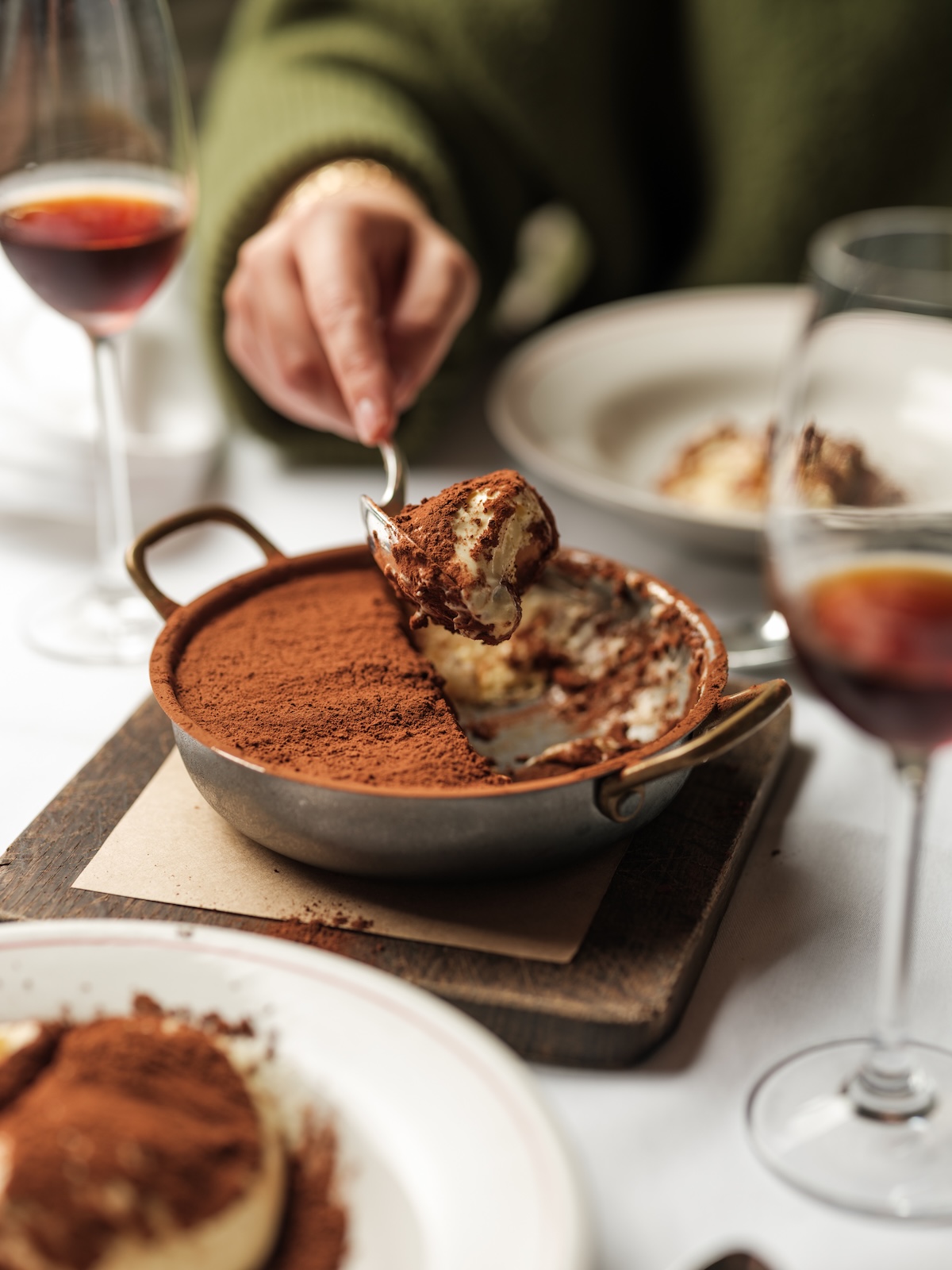 At Durslade Farm in Bruton, Hauser & Wirth Somerset fuses art, architecture and landscape with exhibitions, Piet Oudolf’s gardens, Roth Bar, Da Costa restaurant and farm shop: a cultural campus rooted in Somerset.