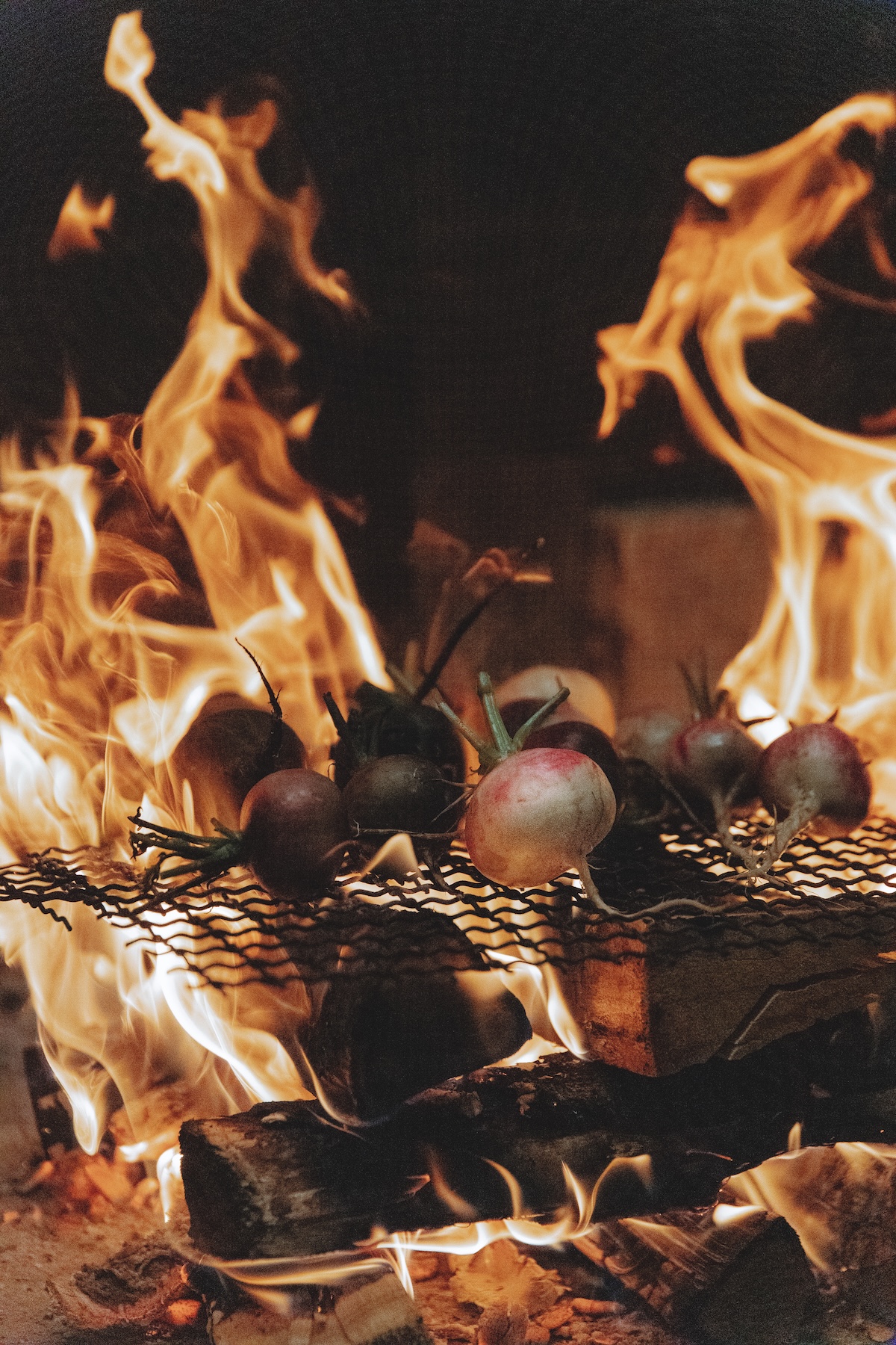 Michelin-starred chef Niklas Ekstedt brings his mastery north to Norway’s Lofoten Archipelago for a culinary pop-up that fuses wilderness, craft and the slow theatre of flame.