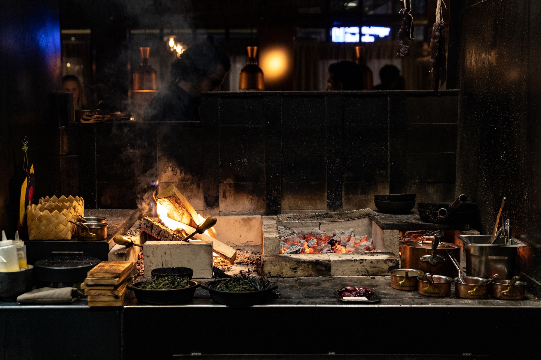 Michelin-starred chef Niklas Ekstedt brings his mastery north to Norway’s Lofoten Archipelago for a culinary pop-up that fuses wilderness, craft and the slow theatre of flame.