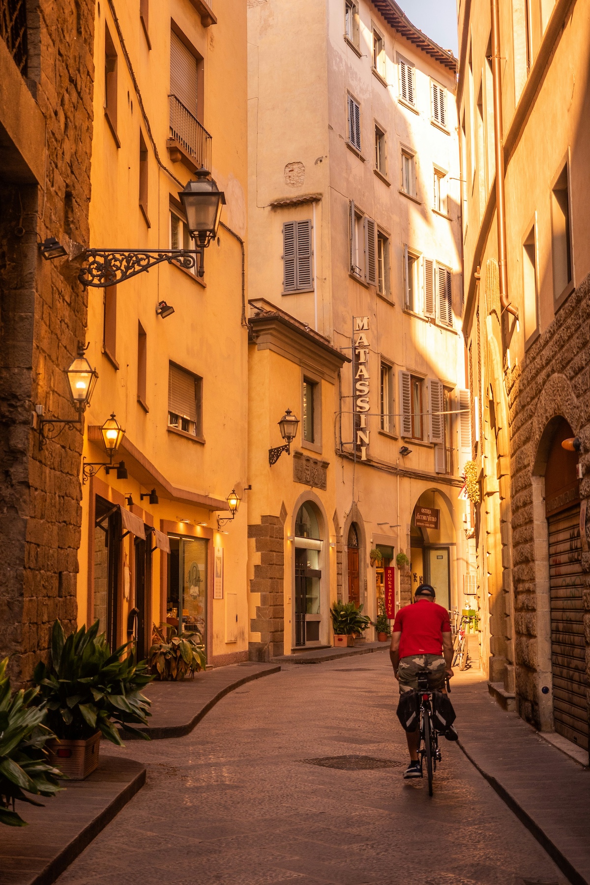Narrow streets of Florence filled with medieval houses, workshops | Florence | Firenze – Where Marble Saints Meet Leather Rebels