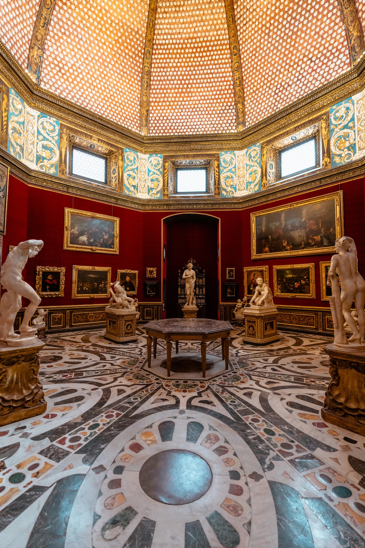 Opulent Renaissance  intérims with domed ceiling > |Florence | Firenze – Where Marble Saints Meet Leather Rebels