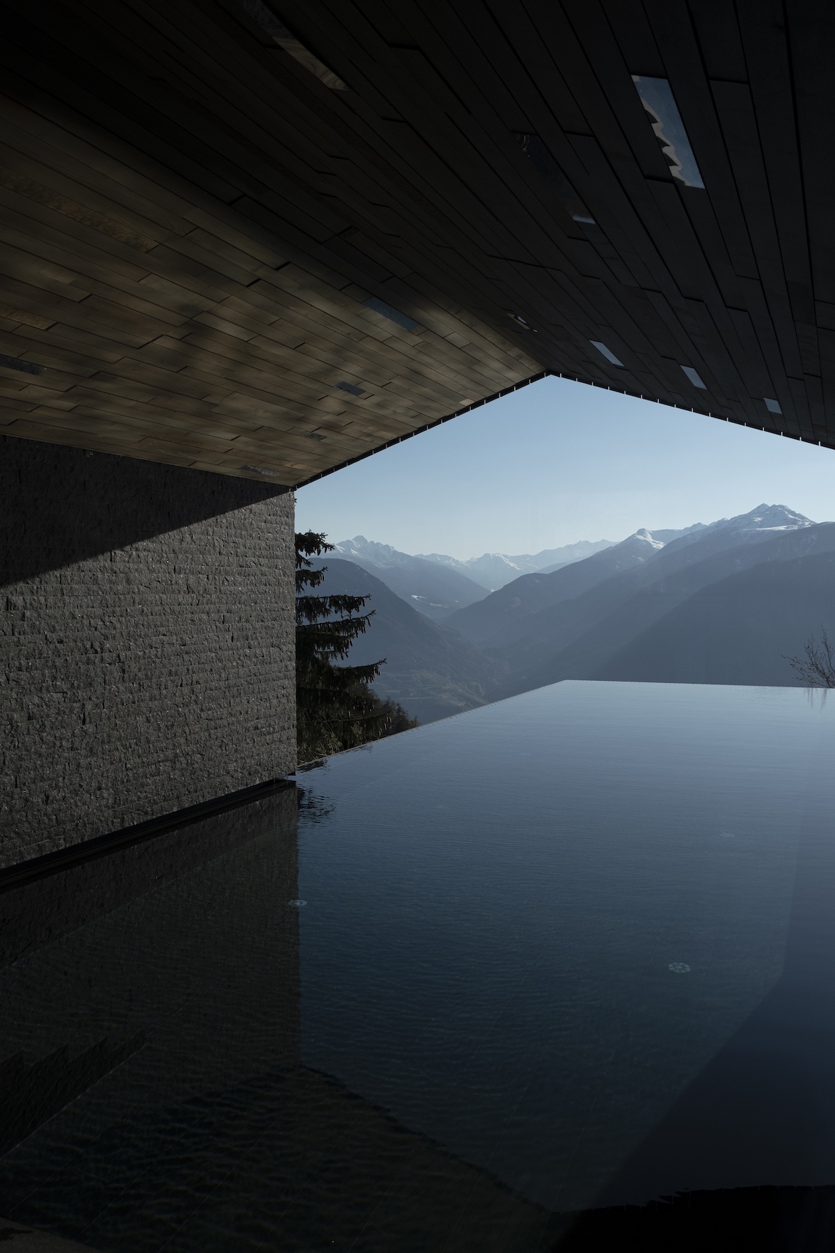 Infinity Alpine pool with spectacular views of the mountains, modern architecture | MIRAMONTI Hotel South Tyrol | Boutique Alpine Retreat Above Merano