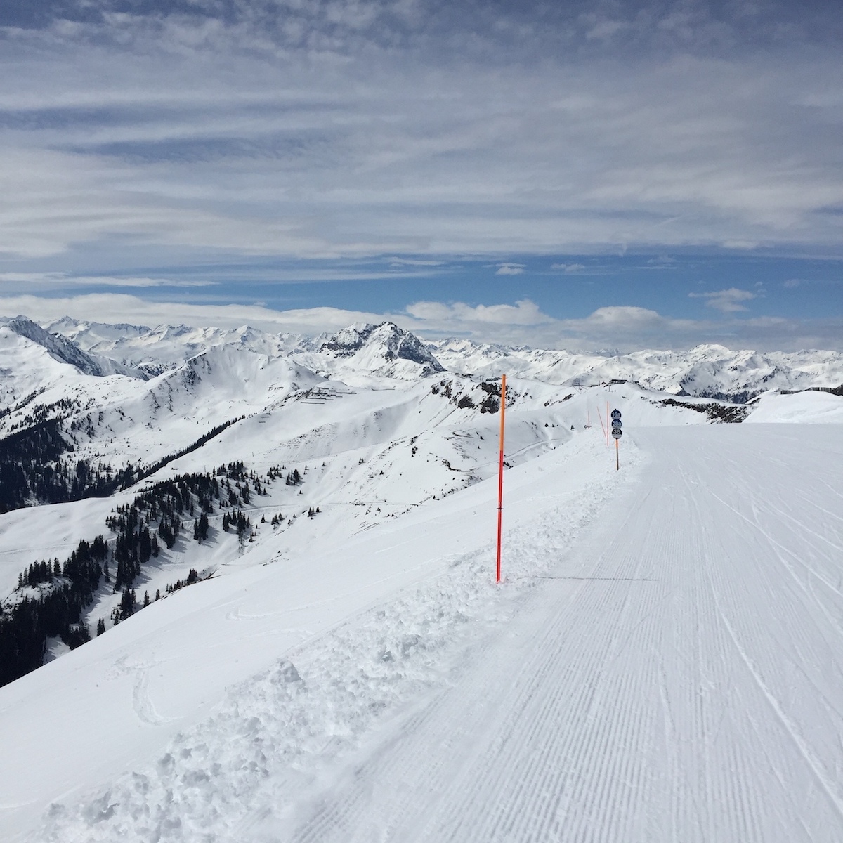 Kitzbühel Skiing Guide, World Cup Slopes and Alpine Flow in Austria