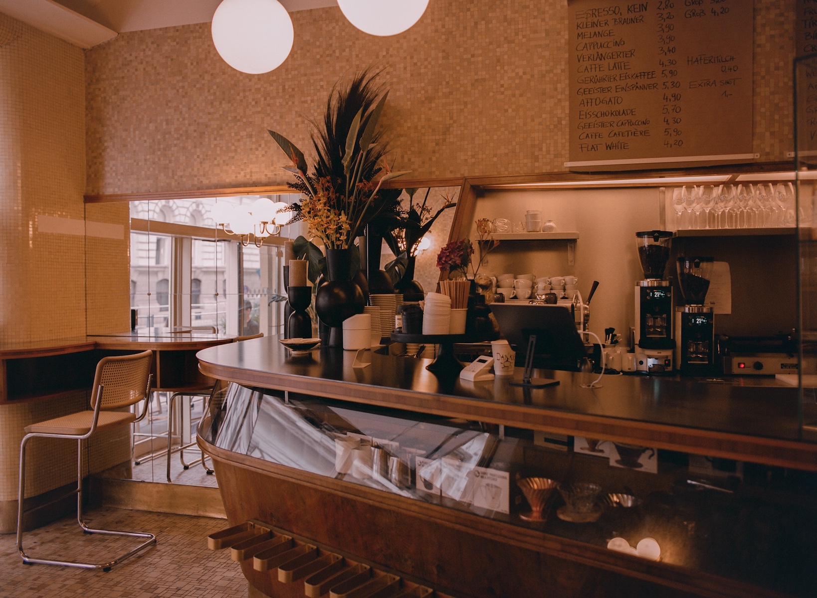 Mid century interiors Kaffeehaus Vienna| Die Cafetière Vienna: Retro Charm & Serious Coffee | The Aficionados
