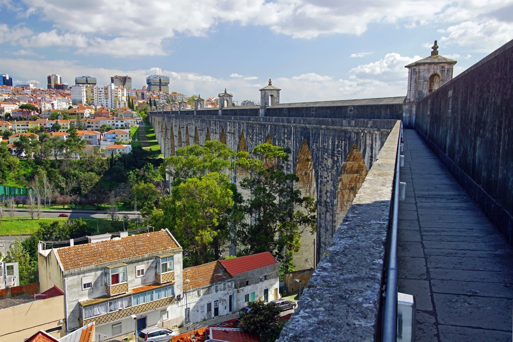 Lisbon Amoreiras Quarter: From Aqueduct Arches to Postmodern Towers