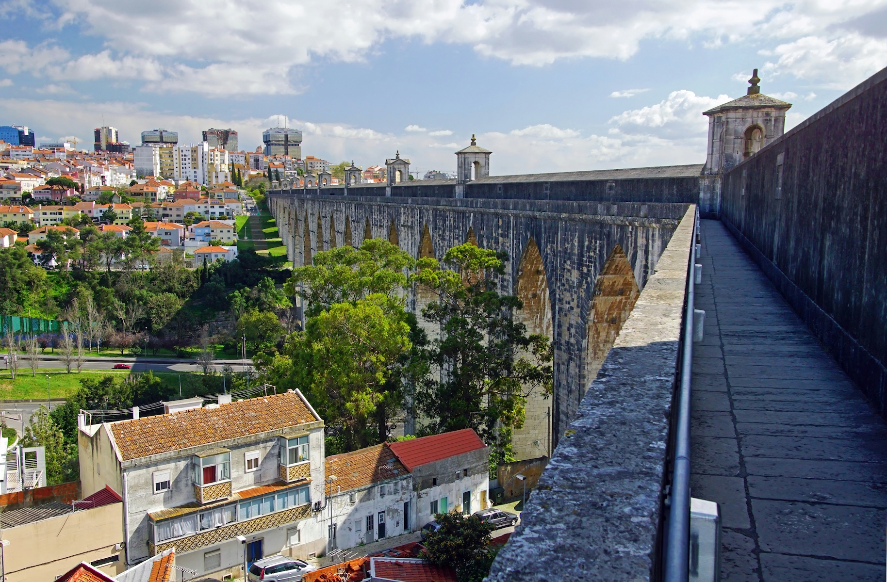 Lisbon Amoreiras Quarter: From Aqueduct Arches to Postmodern Towers