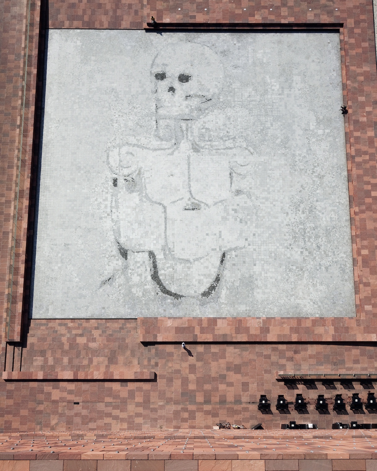 Tiled walls framing a skull artwork | MAS Antwerp: Architecture, Culture and Global Collections in the Eilandje District