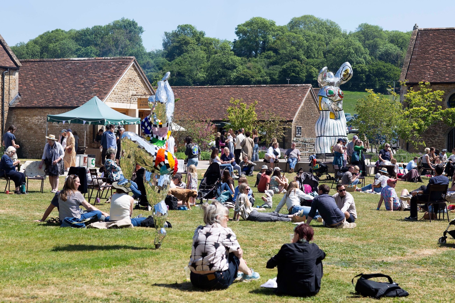At Durslade Farm in Bruton, Hauser & Wirth Somerset fuses art, architecture and landscape with exhibitions, Piet Oudolf’s gardens, Roth Bar, Da Costa restaurant and farm shop: a cultural campus rooted in Somerset.