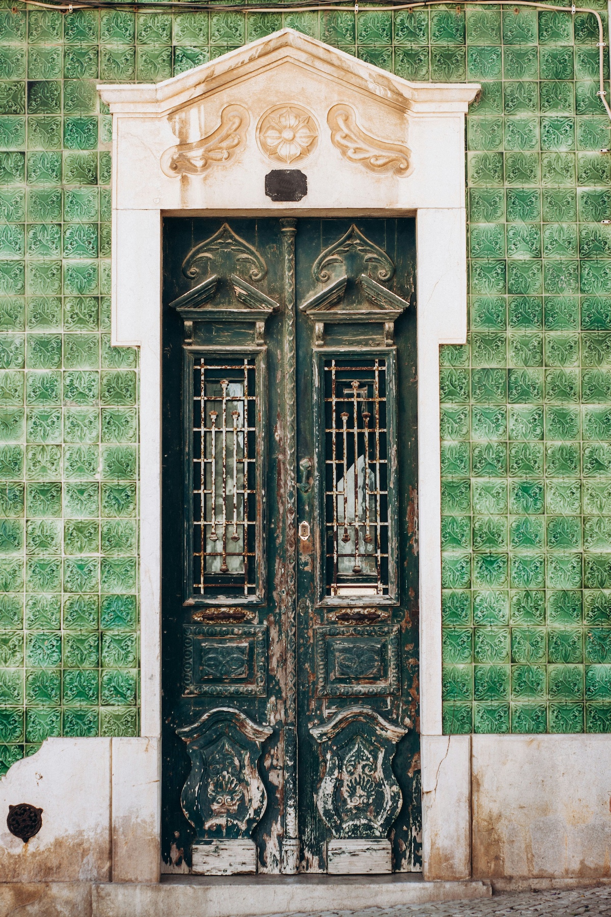 Lisbon Amoreiras Quarter: From Aqueduct Arches to Postmodern Towers