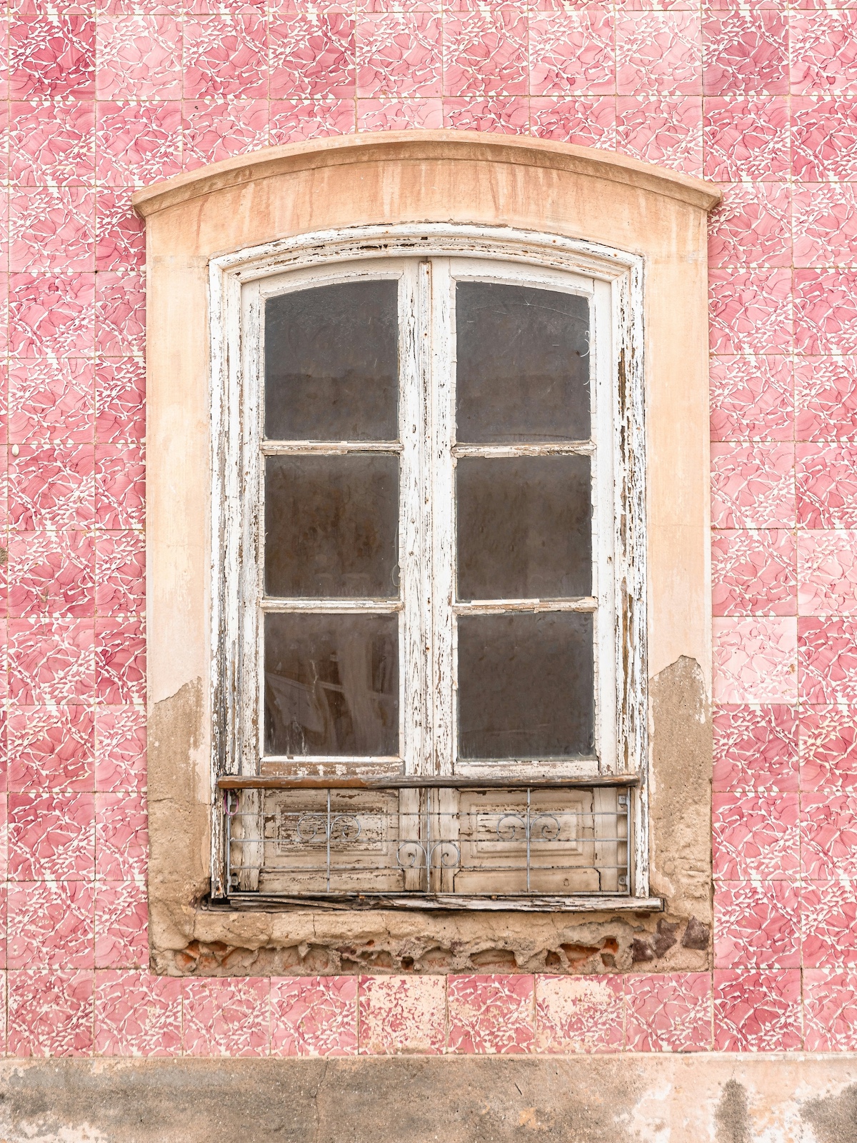 Lisbon Amoreiras Quarter: From Aqueduct Arches to Postmodern Towers