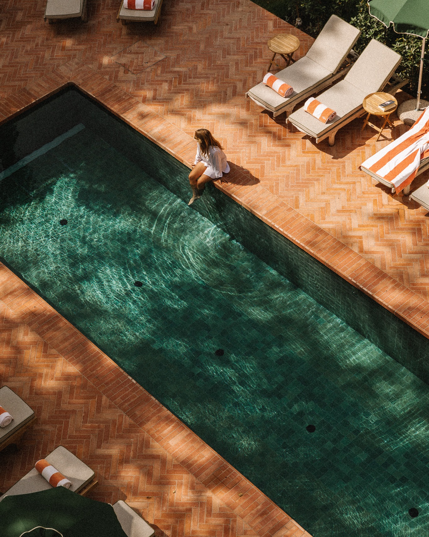 Swimming pool with orange peachy teracotta tiles | Peach Melba & Co: Peach Fuzz Design, Hotel Monschein Bolzano |  Boutique Hotels and Alpine Colour Play