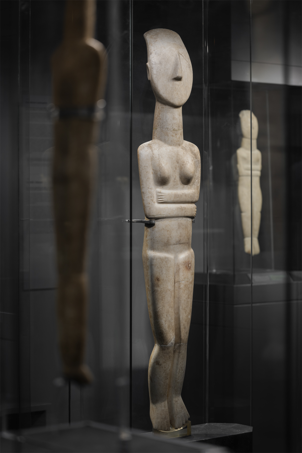 Early Cycladic marble figurine with folded arms at the Museum of Cycladic Art, Athens | The Aficionados