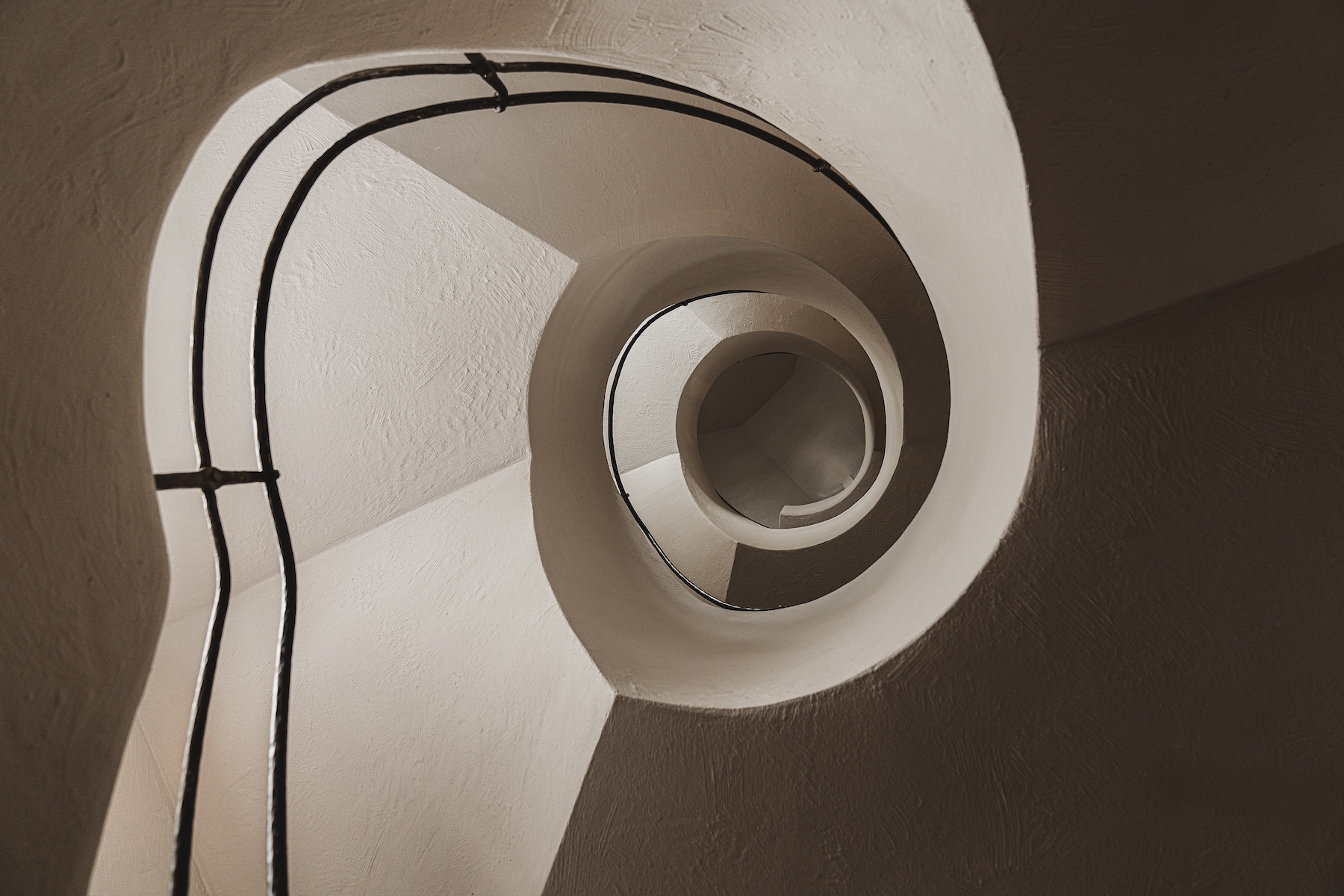 Black White Monochrome spiral swirling staircase/ treppenhaus | Created by Architect Carolyn Sarah Herzog | Studio H Collective | Design Hotel Stieg'nhaus Austria 