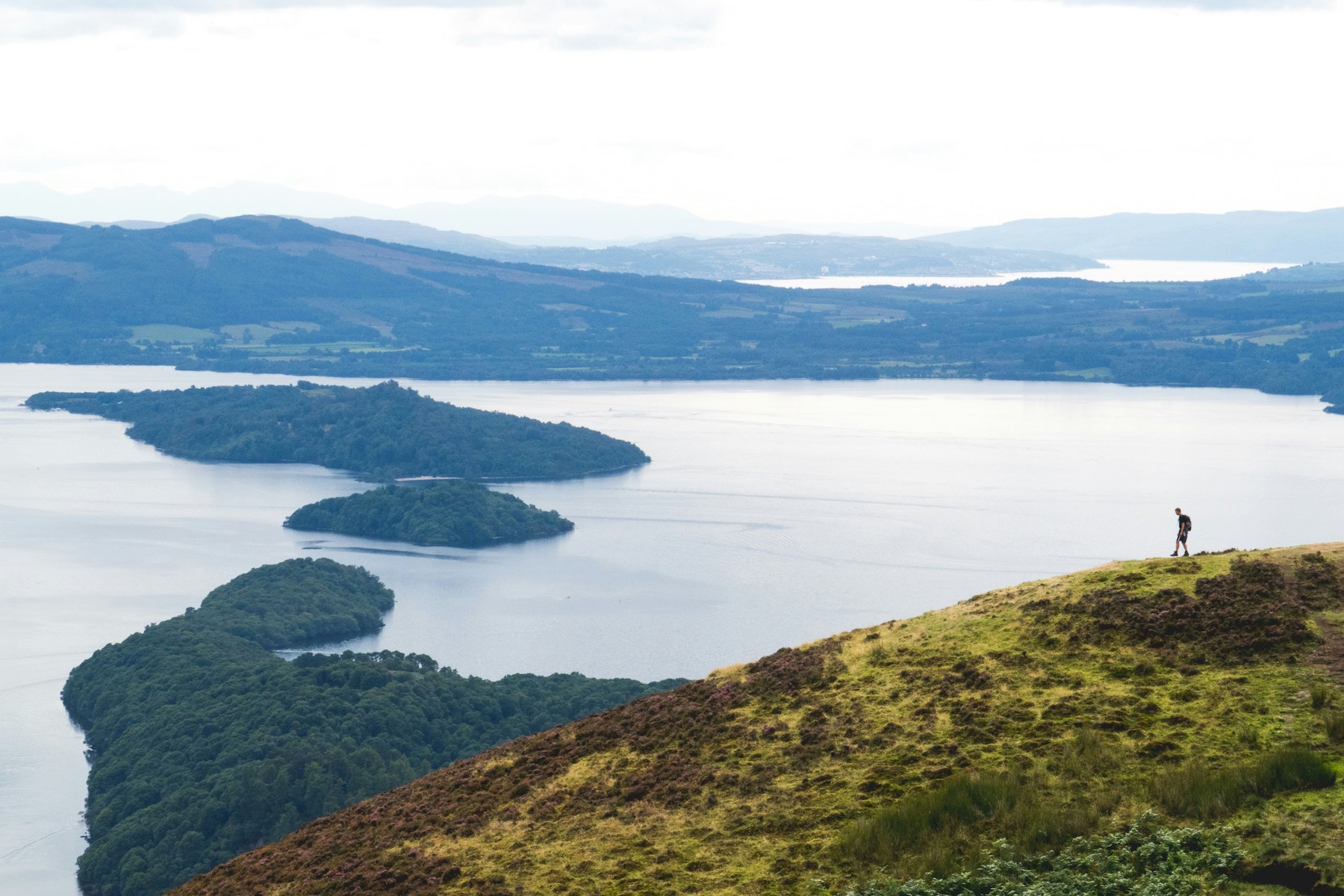 Explore Crieff in Perthshire – a Highland town of whisky, design, nature and boutique stays. Discover culture, trails and bold architecture with The Aficionados.